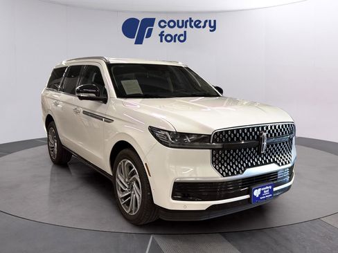 Used 2025 Lincoln Navigator Reserve AWD/4WD image 1
