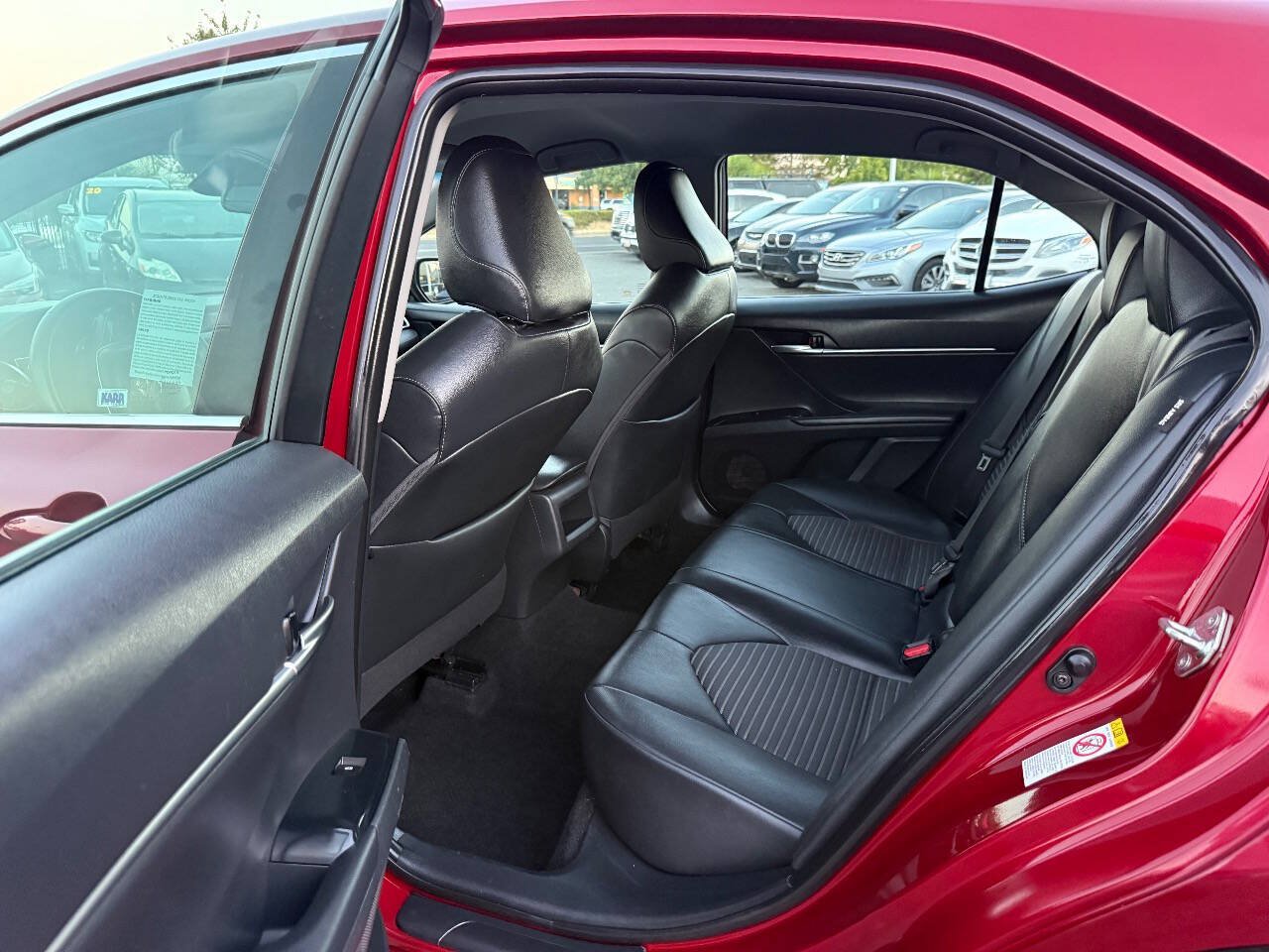 Used 2018 Toyota Camry SE FWD image 11