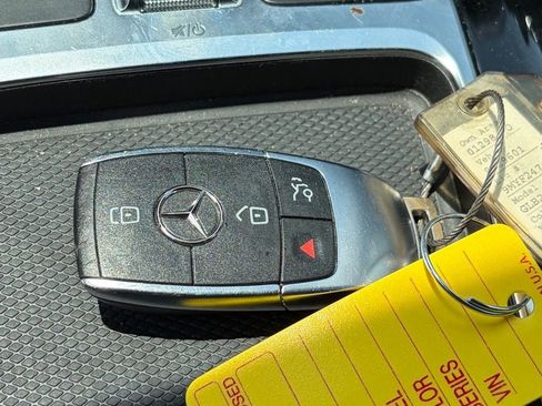 Used 2025 Mercedes-Benz GLB 250 image 12