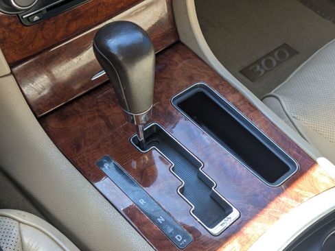 Used 2011 Chrysler 300 C image 28