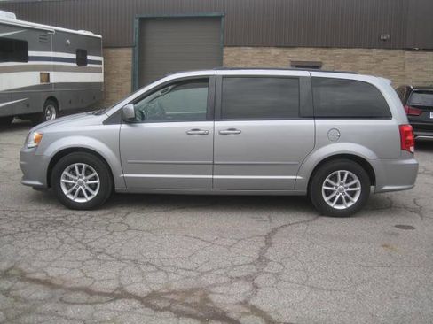 Used 2016 Dodge Grand Caravan SXT FWD image 8