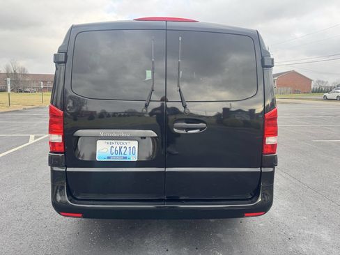 Used 2017 Mercedes-Benz Metris Passenger image 5