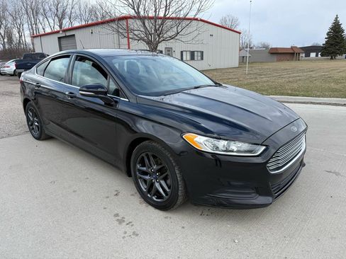 Used 2016 Ford Fusion SE image 3