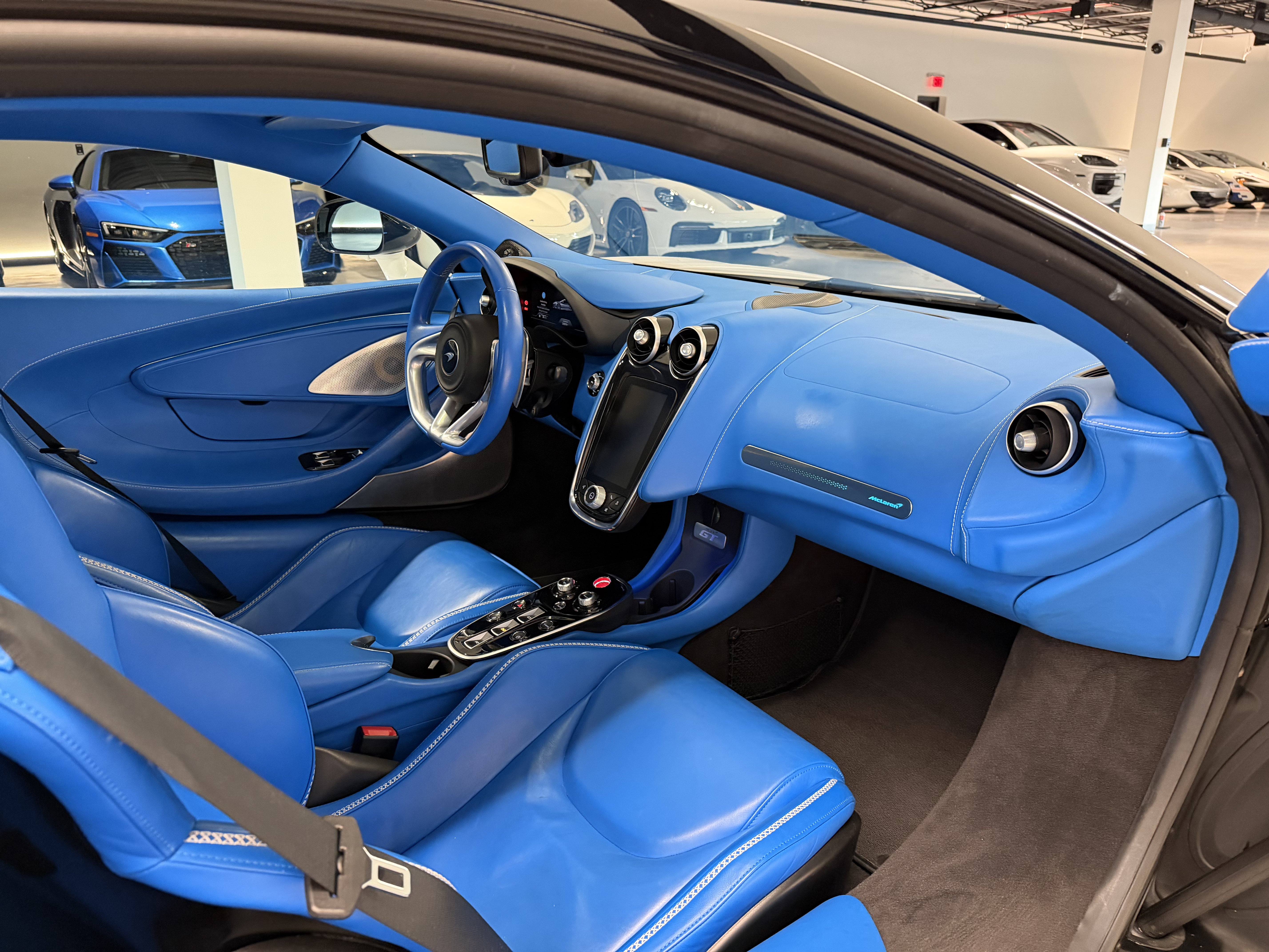 Used 2023 McLaren GT RWD image 9