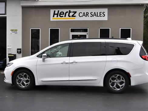 Used 2022 Chrysler Pacifica Limited image 2