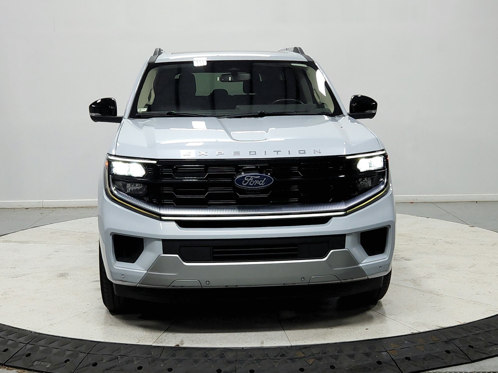 Used 2025 Ford Expedition Platinum AWD/4WD image 3