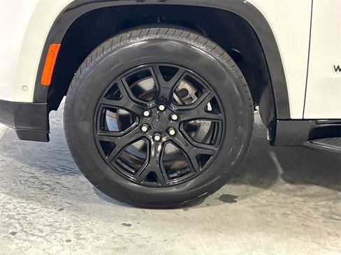 Used 2024 Jeep Wagoneer Series II image 11