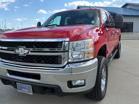Used 2011 Chevrolet Silverado 2500 LT w/ Interior Plus Package AWD/4WD image 2