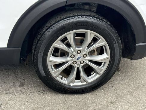 Used 2023 Ford Explorer Limited AWD/4WD image 32