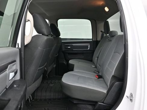 Used 2022 RAM 1500 Classic SLT AWD/4WD image 19
