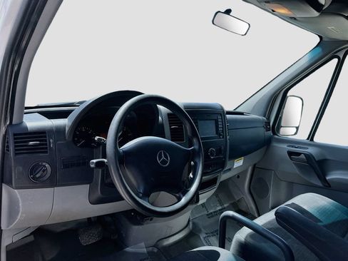 Used 2015 Mercedes-Benz Sprinter 2500 image 9