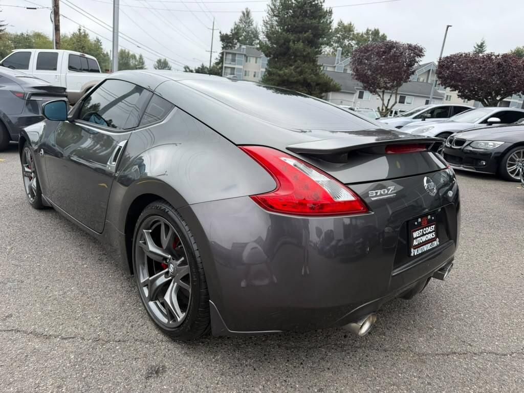 Used 2010 Nissan 370Z Touring w/ Sport Pkg RWD image 3