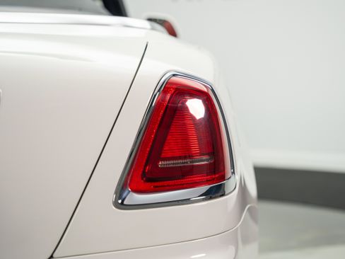 Used 2017 Rolls-Royce Dawn RWD image 37