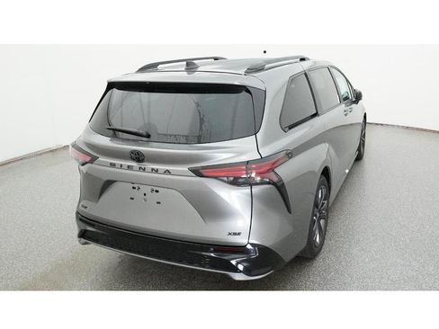 New 2026 Toyota Sienna XSE FWD image 8