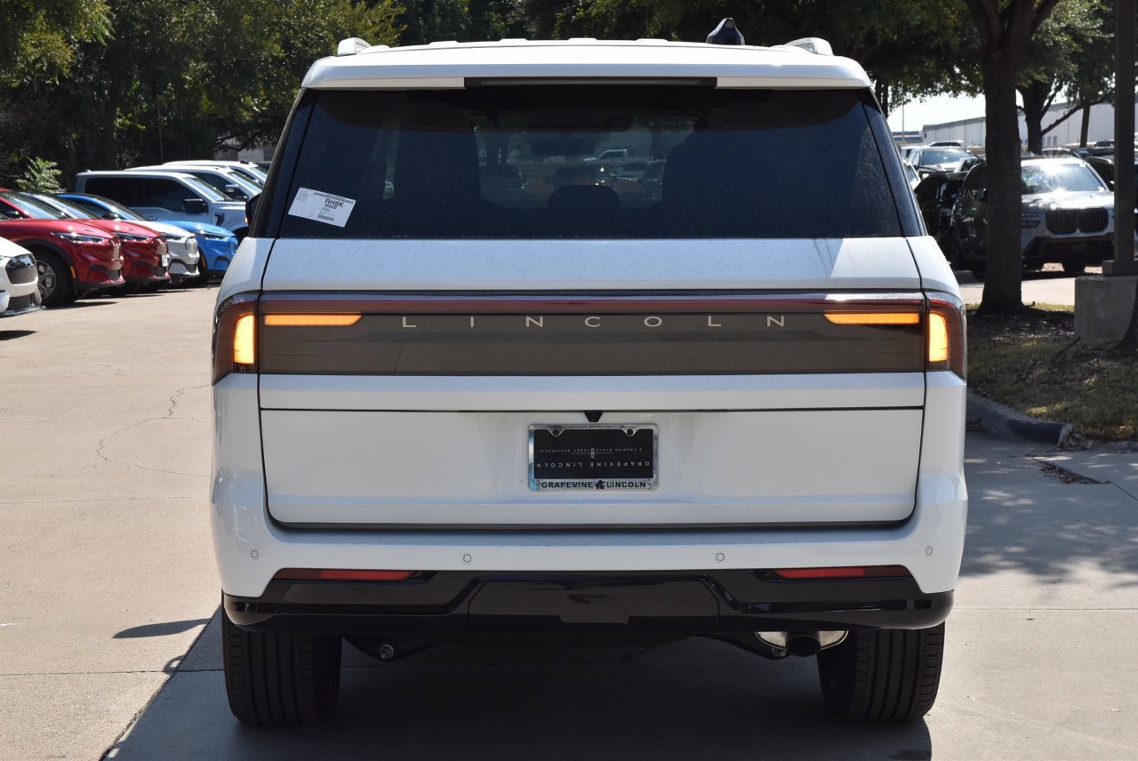 New 2027 Lincoln Navigator Reserve AWD/4WD image 8
