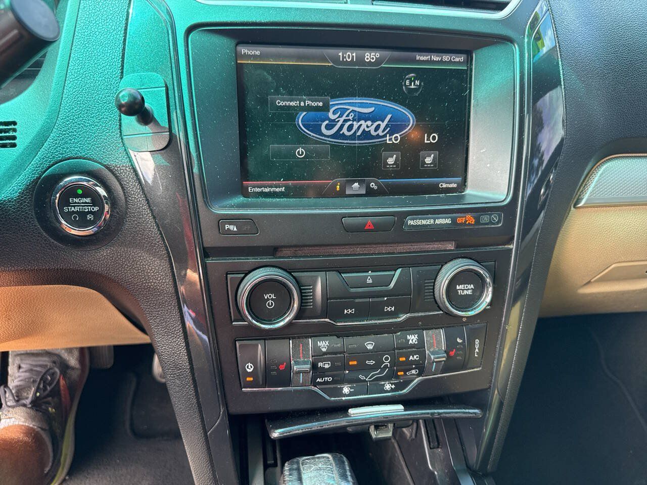 Used 2016 Ford Explorer XLT w/ Equipment Group 202A FWD image 21