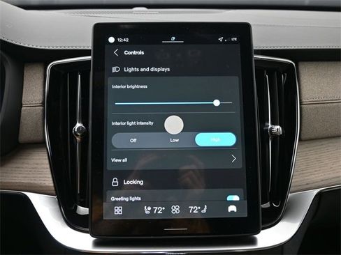 New 2026 Volvo XC90 B6 Plus w/ Protection Package Premier image 17