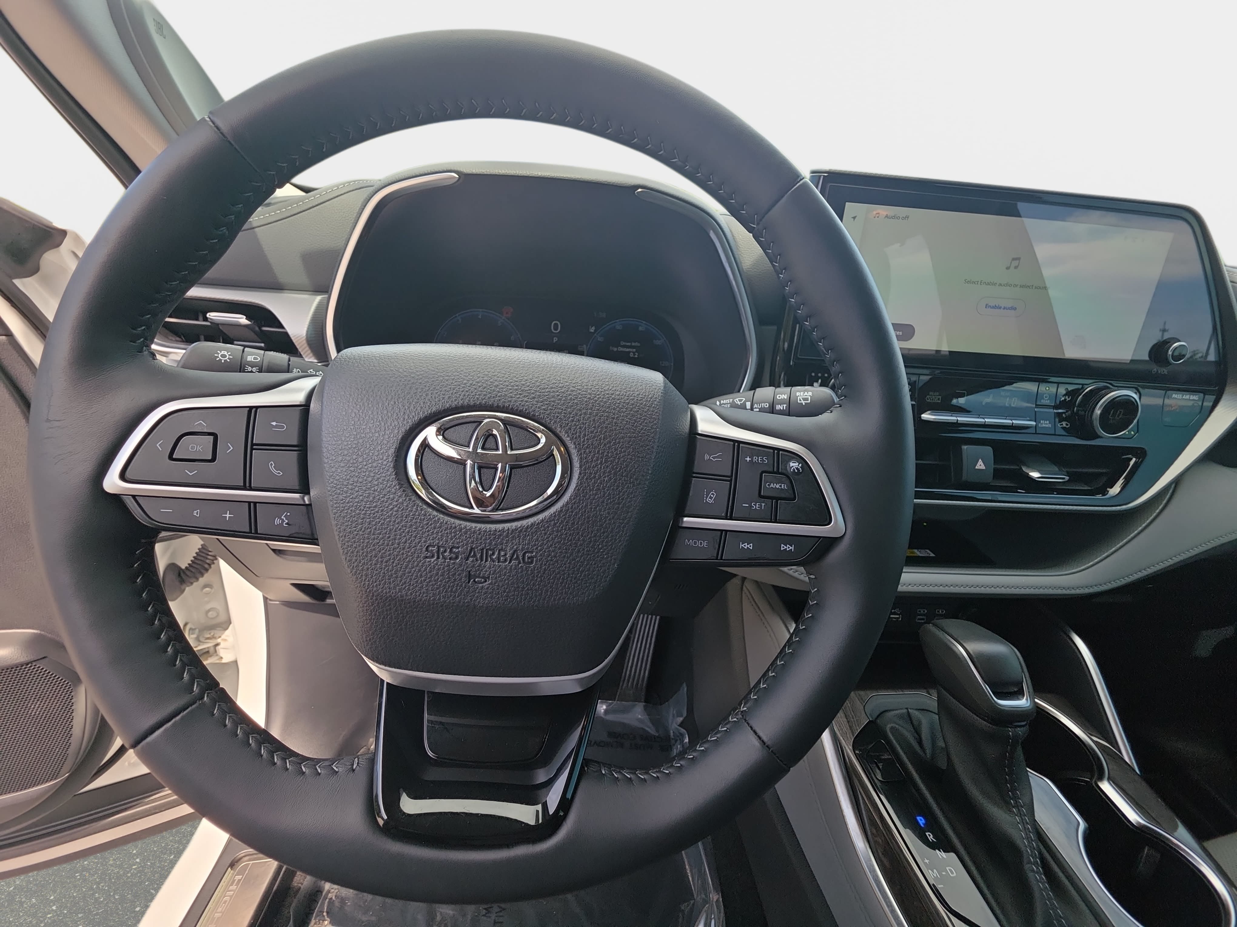 Used 2025 Toyota Highlander Platinum AWD/4WD image 18
