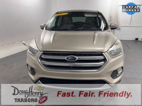 Used 2017 Ford Escape SE image 2