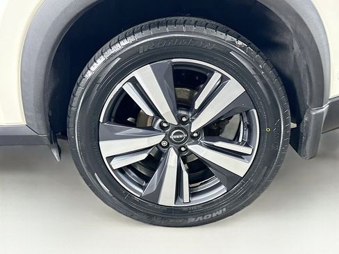 Used 2023 Nissan Rogue SL w/ SL Premium Package image 11