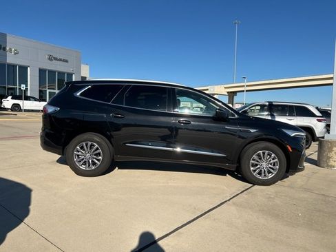 Used 2024 Buick Enclave Premium image 16