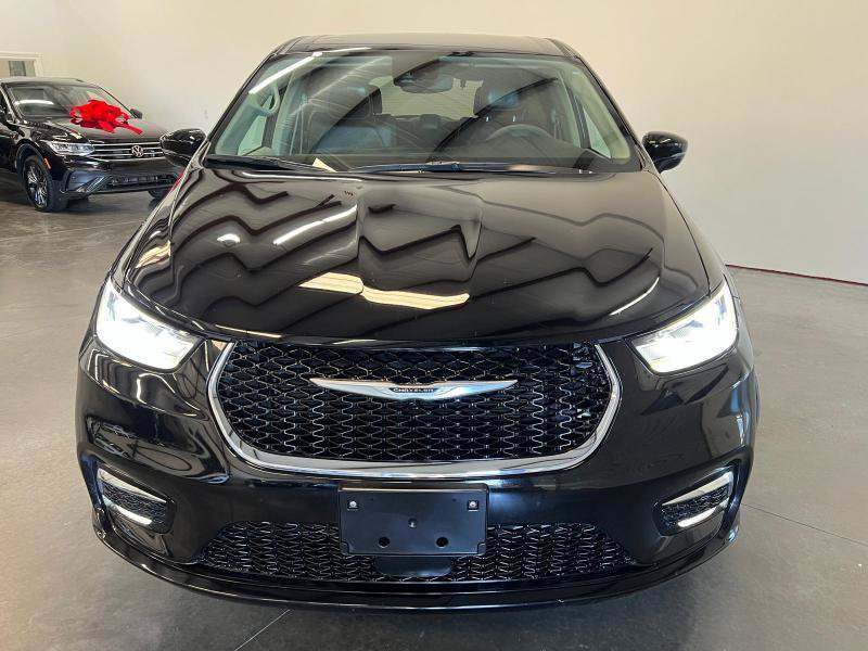 Used 2024 Chrysler Pacifica Touring-L FWD image 5