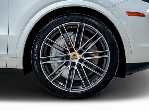 Used 2021 Porsche Cayenne Turbo image 17
