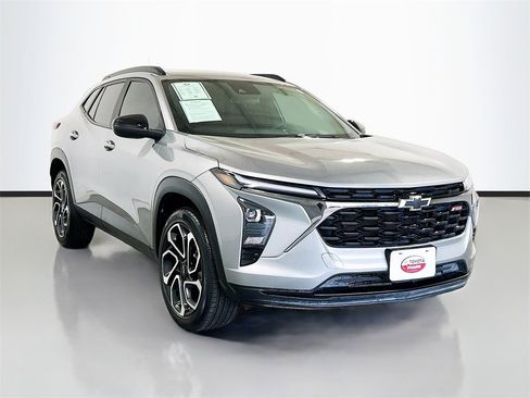 Used 2025 Chevrolet Trax RS w/ Driver Confidence Package image 3