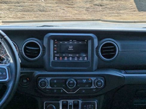 Used 2018 Jeep Wrangler Unlimited Sahara w/ LED Lighting Group AWD/4WD image 18