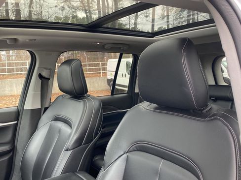 Used 2024 Jeep Grand Cherokee Limited image 9