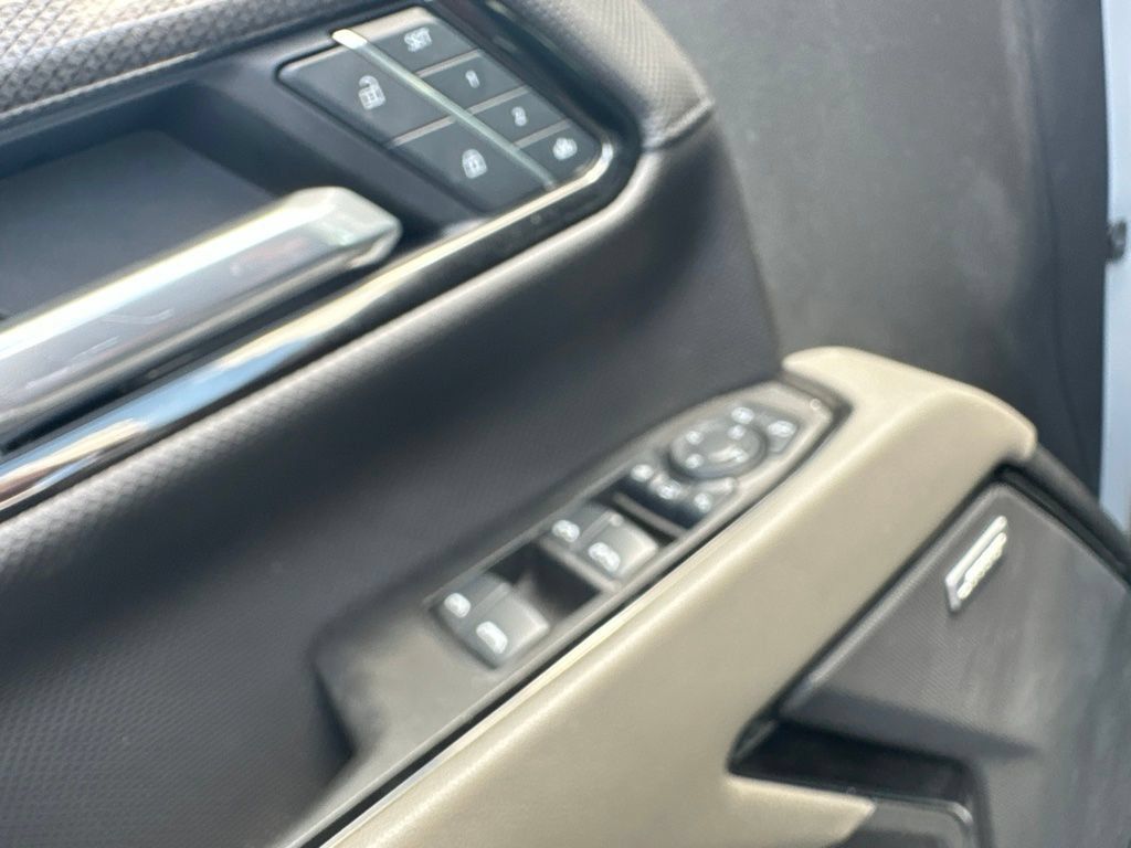 Used 2025 Chevrolet Silverado 2500 ZR2 w/ Technology Package AWD/4WD image 16