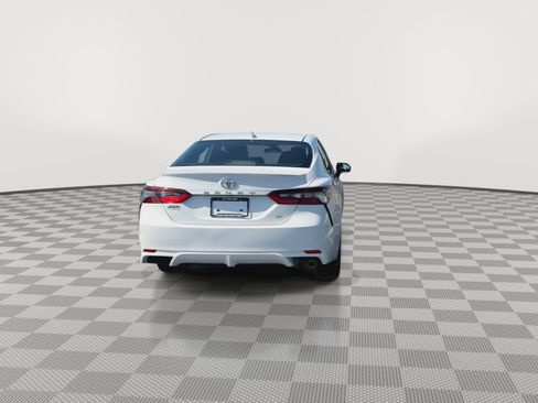 Used 2023 Toyota Camry SE FWD image 7