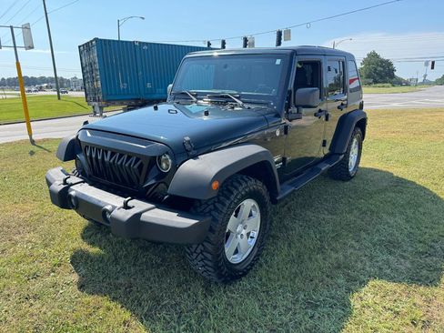 Used 2012 Jeep Wrangler Unlimited Sahara w/ Connectivity Group AWD/4WD image 5