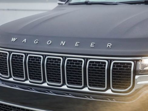 Certified 2024 Jeep Wagoneer L Series II w/ Flexible Seating Group image 6