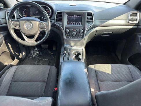 Used 2018 Jeep Grand Cherokee Laredo AWD/4WD image 13