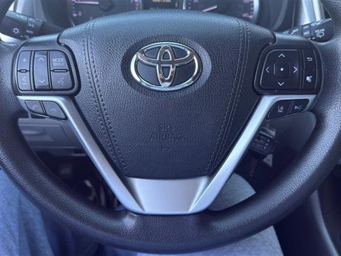 Used 2019 Toyota Highlander LE AWD/4WD image 35