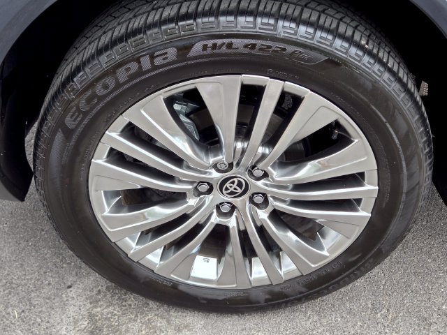 Used 2024 Toyota Venza Limited AWD/4WD image 11