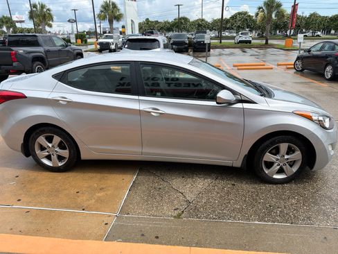 Used 2013 Hyundai Elantra GLS w/ Preferred Pkg FWD image 4