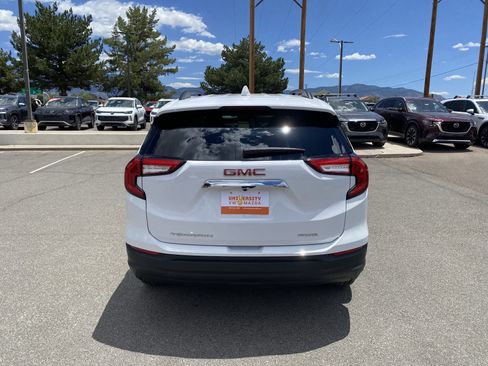 Used 2024 GMC Terrain SLE w/ Driver Convenience Package AWD/4WD image 42