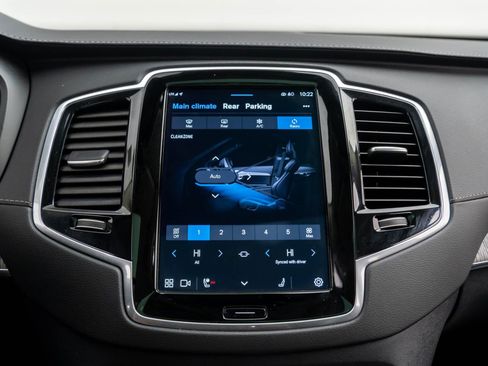 Used 2024 Volvo XC90 B6 Ultimate w/ Protection Package image 27