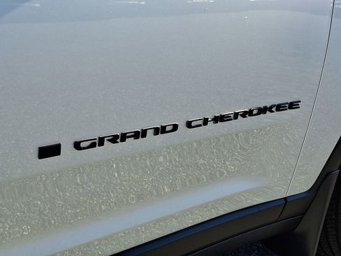 New 2025 Jeep Grand Cherokee L Altitude image 13