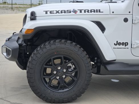 New 2026 Jeep Gladiator Sport AWD/4WD image 6