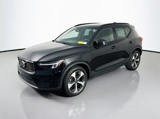 Used 2023 Volvo XC40 B5 Plus AWD/4WD video 3