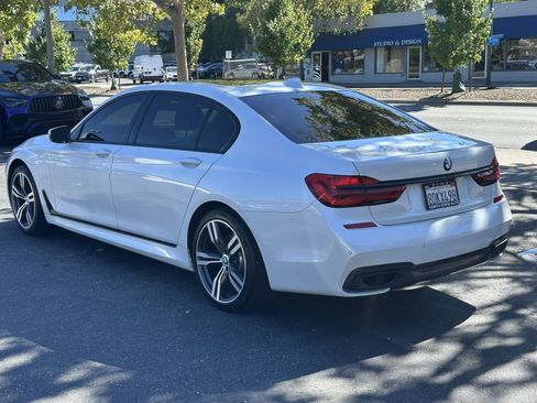 Used 2018 BMW 740i RWD image 12