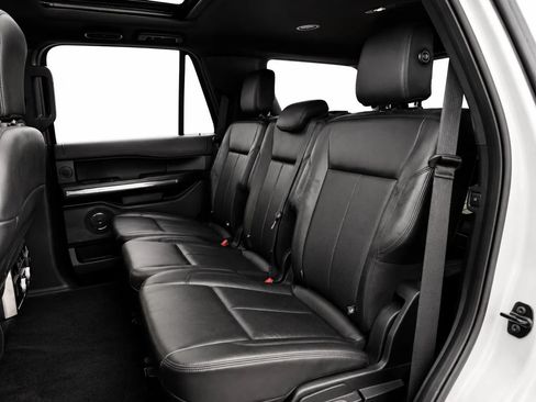 Used 2019 Ford Expedition XLT w/ Equipment Group 202A AWD/4WD image 14