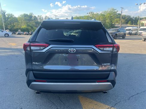Used 2022 Toyota RAV4 Limited FWD image 4