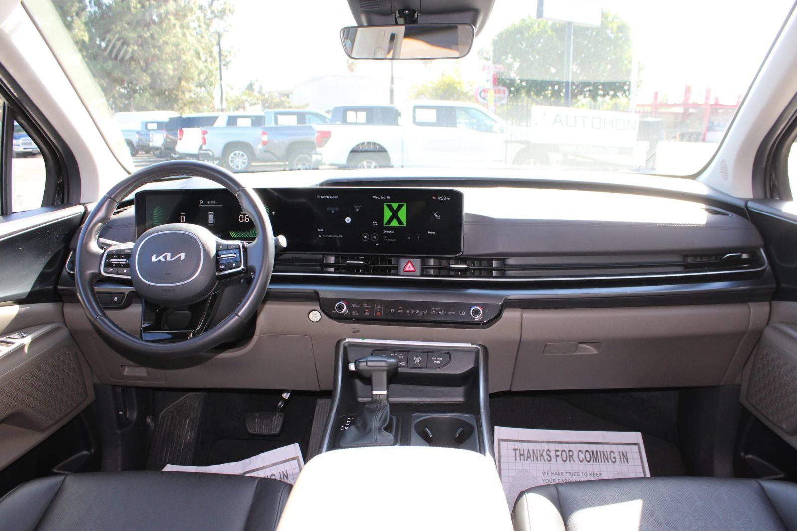 Used 2025 Kia Carnival FWD image 26
