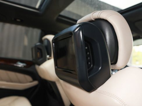 Used 2015 Mercedes-Benz GL 63 AMG 4MATIC image 29