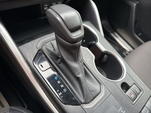Used 2022 Toyota Highlander L FWD image 21