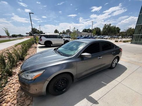 Used 2016 Nissan Altima 2.5 S w/ Power Driver Seat Package FWD image 1